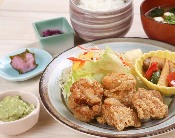 鶏からと春野菜の煮浸しランチ<br>～薗田製茶のお茶を使った和風タルタルソース添え～