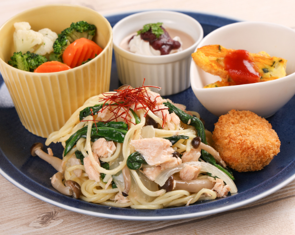 サーモンとほうれん草のペペロンチーノプレート